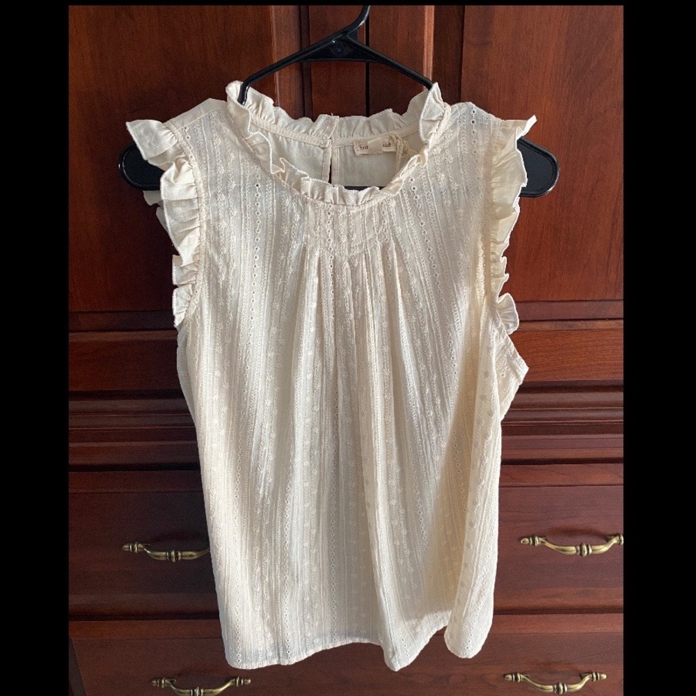 NWT: hem & thread top - Picture 4 of 5